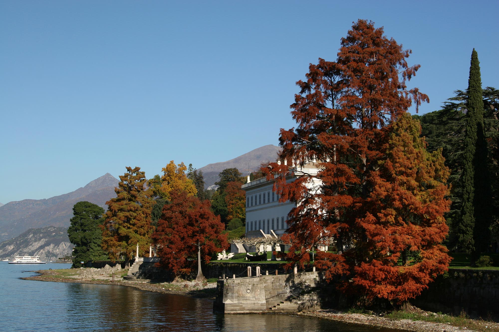 Villa Melzi e giardini Villa Melzi in autunno © PROMOBELLAGIO, MT – Afb 1999