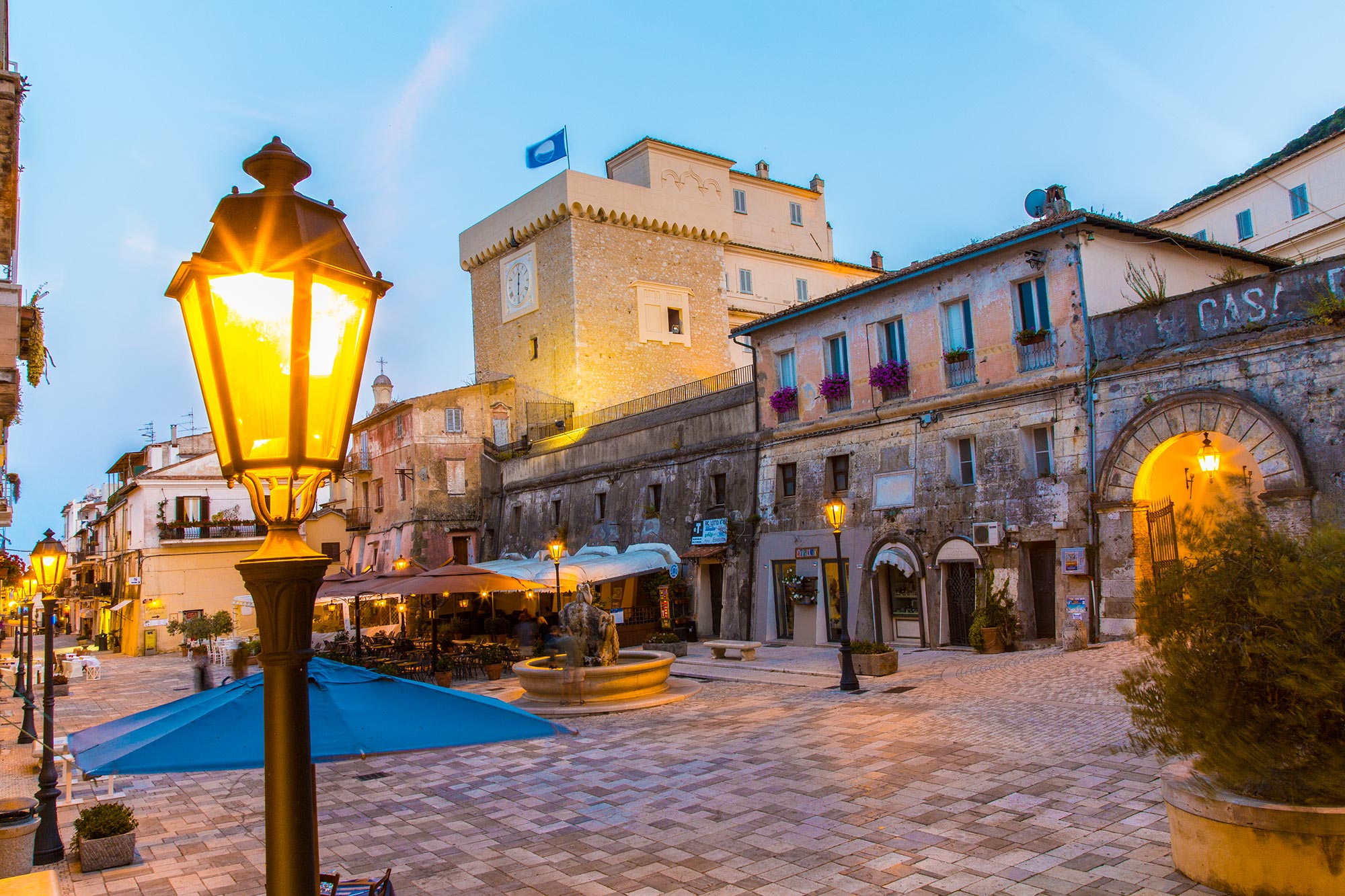 San Felice Circeo La piazza Vittorio Veneto di San Felice Circeo © A. Cambone, R. Isotti - Homo ambiens