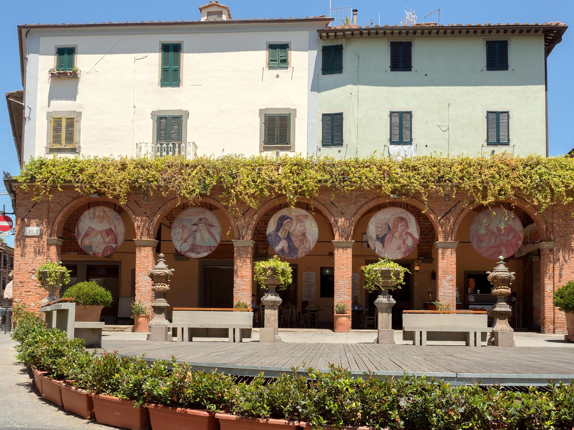Peccioli Piazza del Popolo nel centro storico di Peccioli © Studio Cesura, Luca Santese