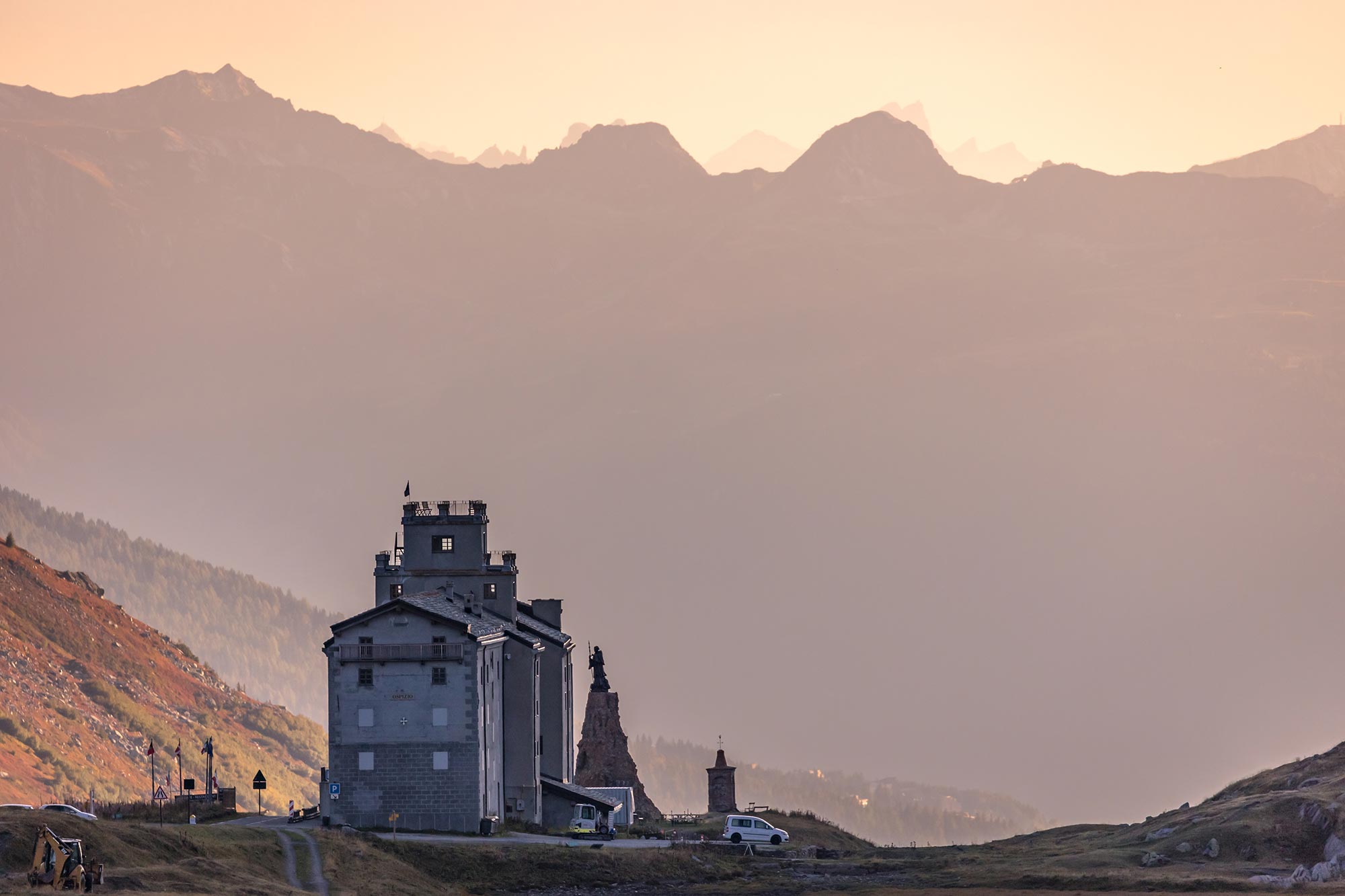 Ospizio del Piccolo San Bernardo L'Ospizio del Piccolo San Bernado © Cristina Argirò