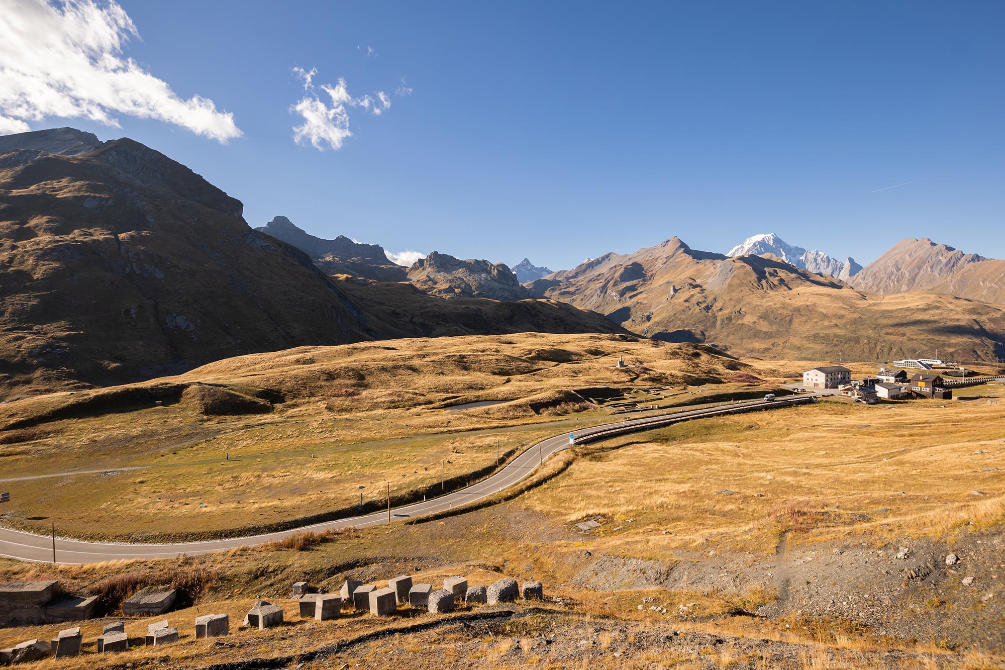 Cromlech e mansio romana Il Cromlech e la mansio romana sullo sfondo © Cristina Argirò