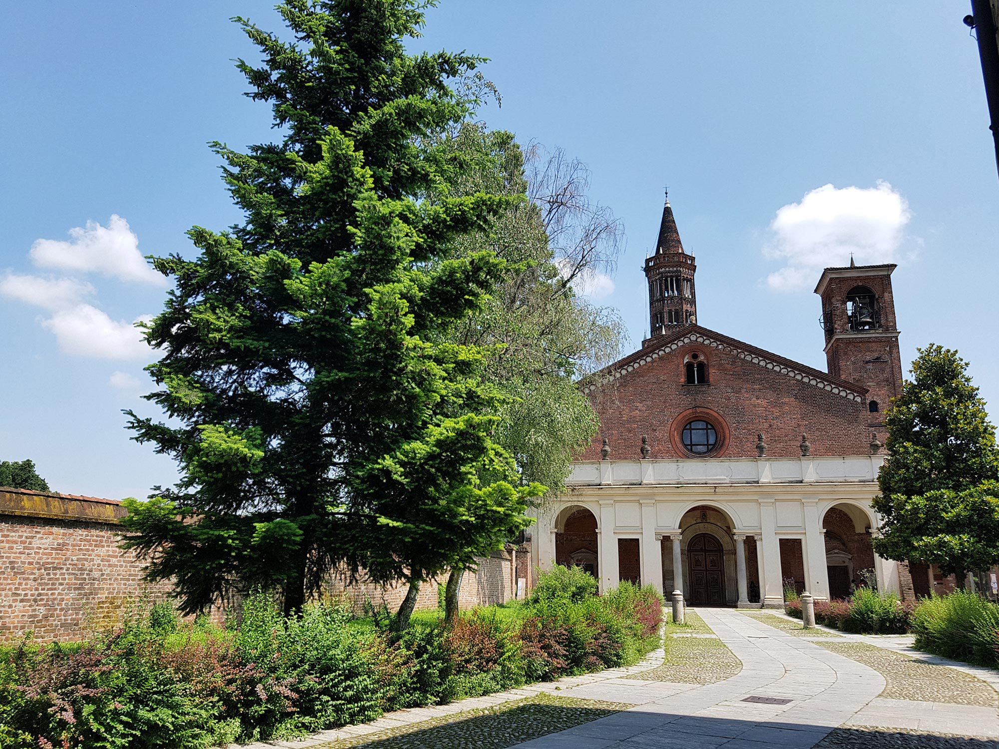 Abbazia di Chiaravalle Ingresso dell'abbazia di Chiaravalle © Koinè Cooperativa sociale
