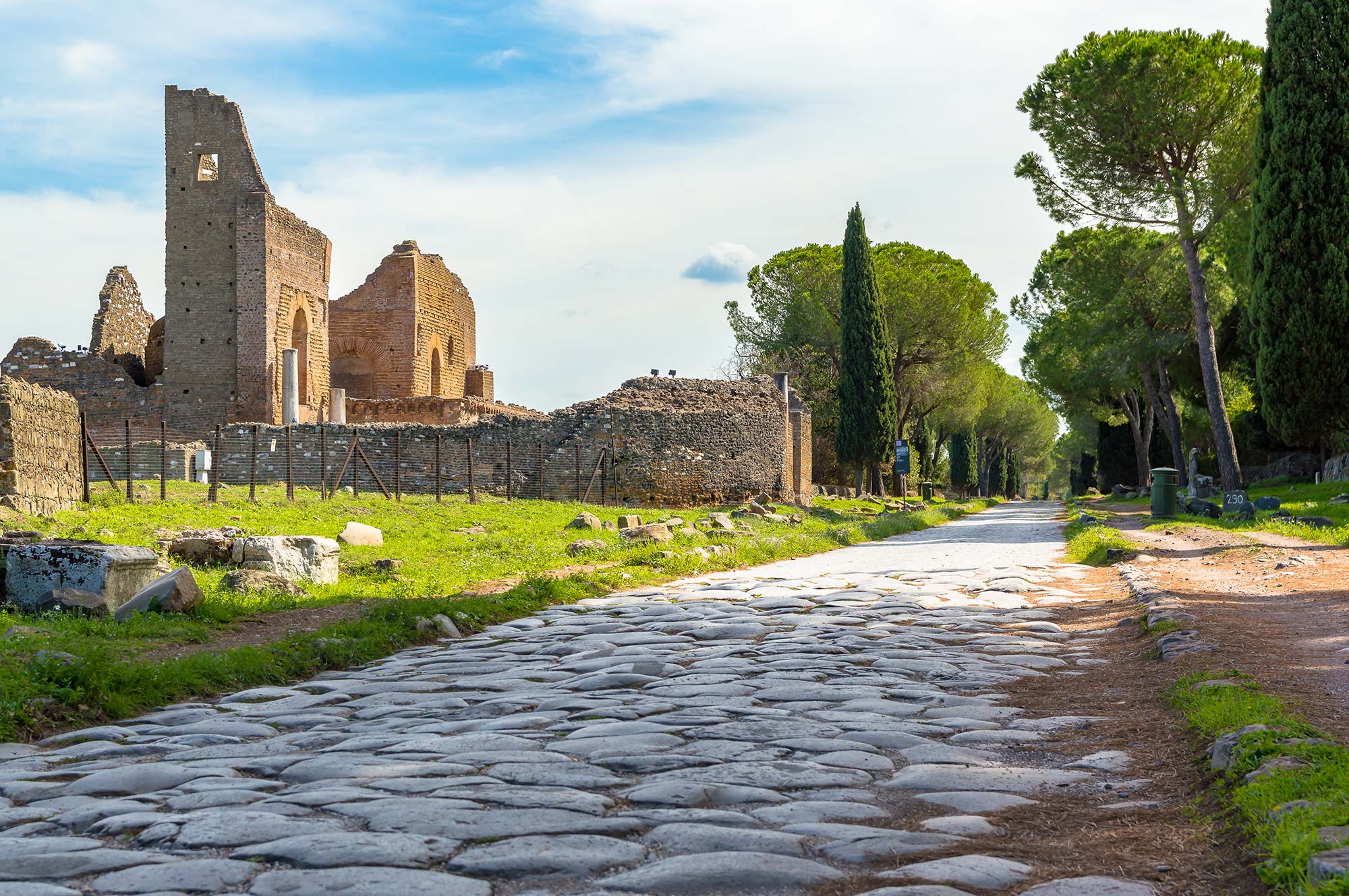 Villa dei Quintili l Le rovine di Villa dei Quintili lungo l'Appia Antica © mjols84/Shutterstock.com