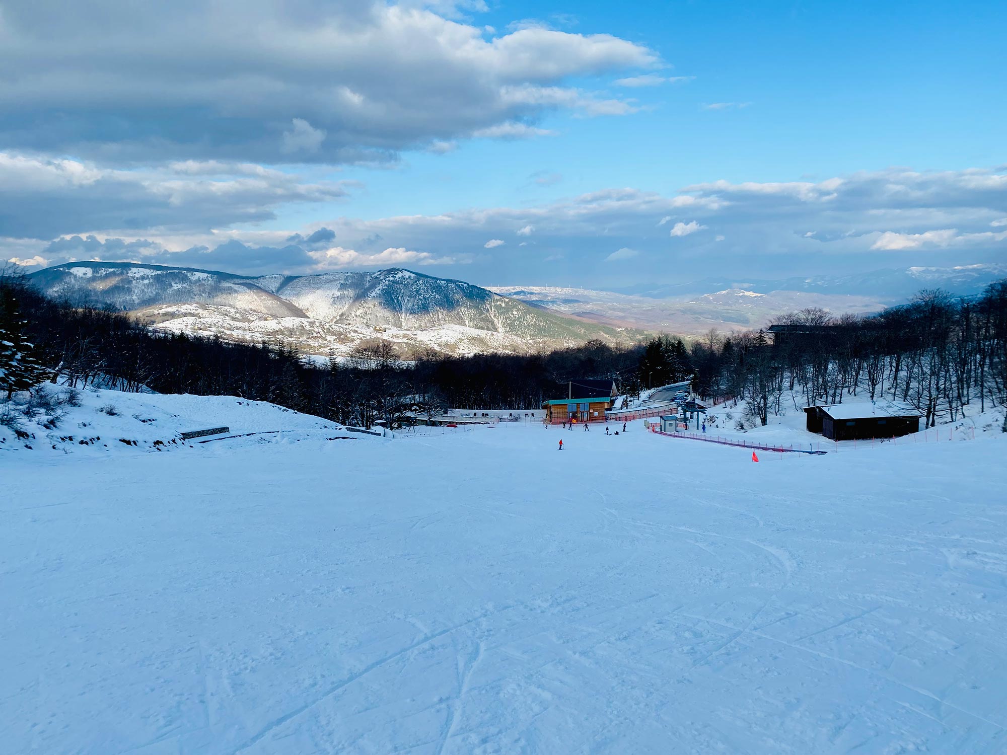La Sellata Il comprensorio sciistico Sellata-Pierfaone-Arioso con le cime del Pierfaone sullo sfondo © Gaetano Mancino