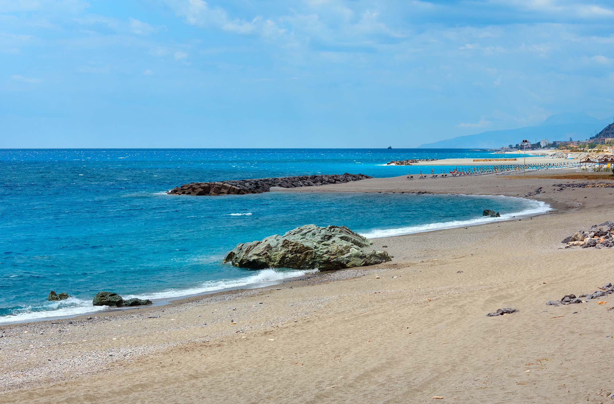 Amantea La splendida spiaggia di Amantea lambita da acque turchesi © Shutterstock/Landscape Nature Photo