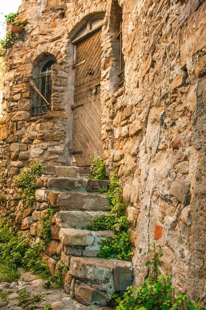 Bussana Vecchia Scorci di Bussana Vecchia © Mario Quaglia, concorso fotografico TCI Borghi