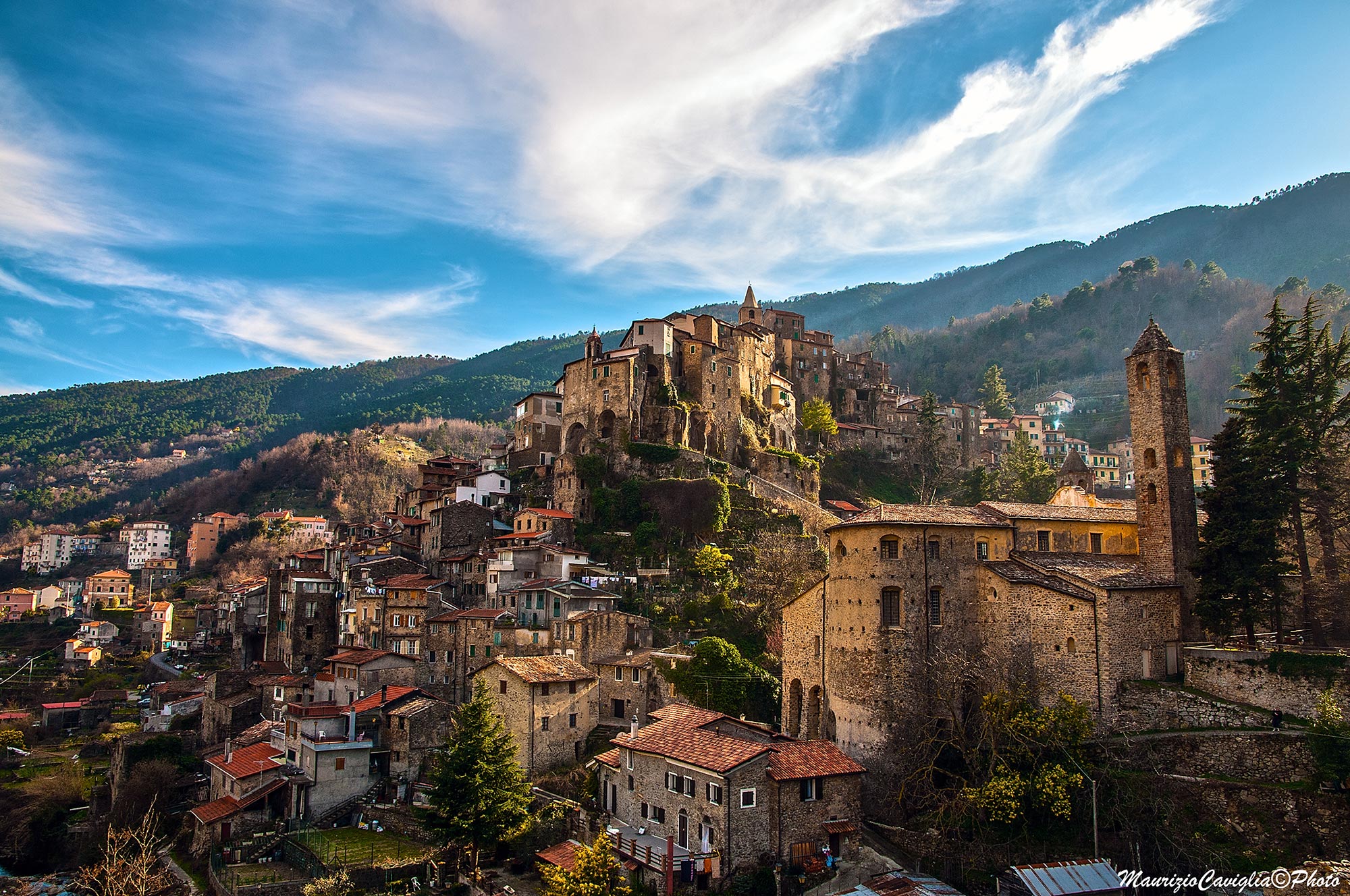 Ceriana Il borgo di Ceriana © Maurizio Caviglia, concorso fotografico TCI Borghi d'Italia