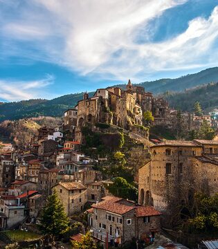 Ceriana Il borgo di Ceriana © Maurizio Caviglia, concorso fotografico TCI Borghi d'Italia