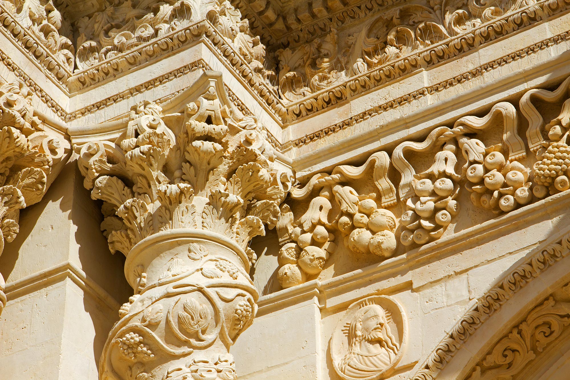 Palazzolo Acreide Un dettaglio barocco della chiesa dell’Annunziata a Palazzolo Acreide © Shutterstock/Diego Barucco