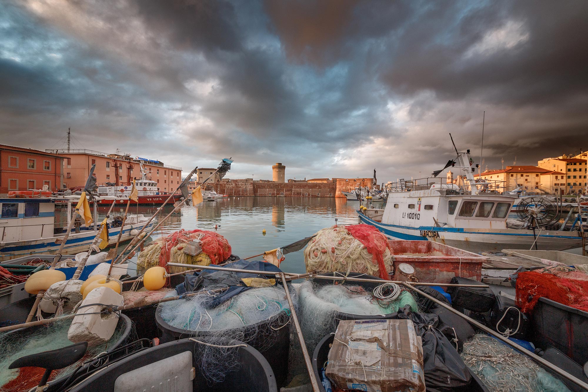 Livorno I bastioni della Fortezza Vecchia Vista sui bastioni della Fortezza Vecchia e il porto © Andrea Dani