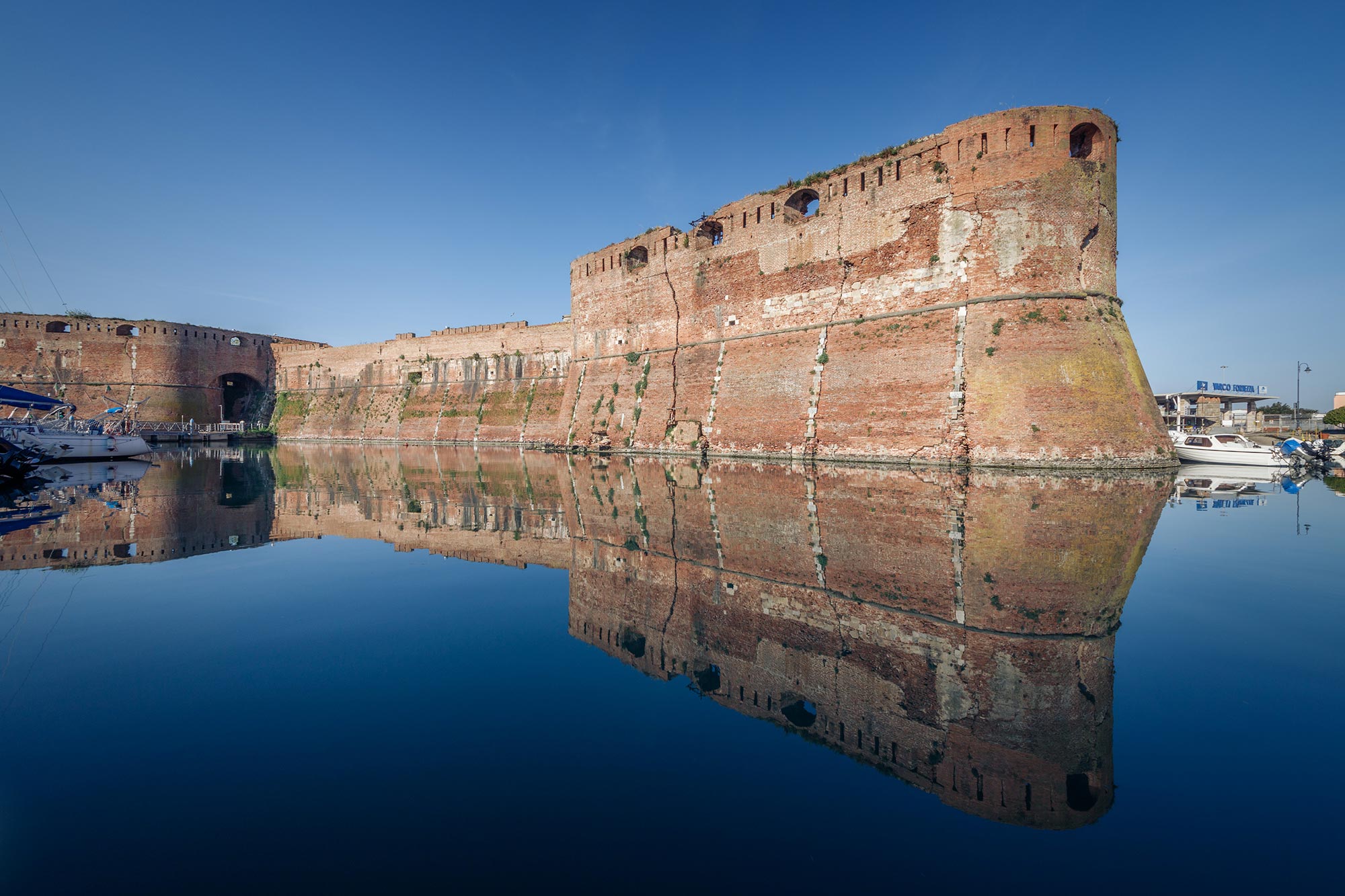 Livorno I bastioni della Fortezza Vecchia I bastioni della Fortezza Vecchia di Livorno © Andrea Dani