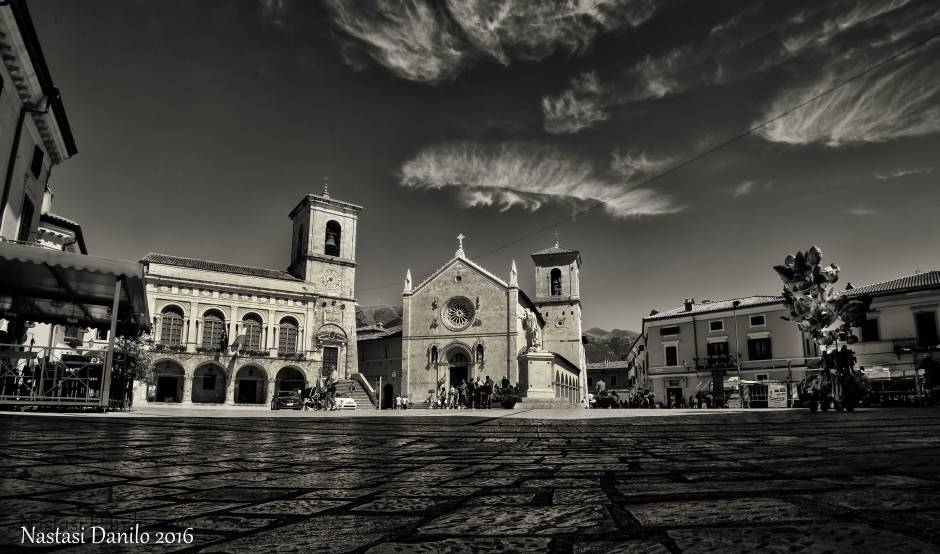 Norcia La piazza della bellissima Norcia qualche giorno prima del disastroso terremoto che devastò l'intera zona nell'ottobre del 2016 © Danilo Nastasi, concorso fotografico TCI Borghi d'Italia