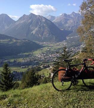 Bormio Vista sulla conca di Bormio © Marco Canclini, concorso fotografico TCI Italia in Bicicletta