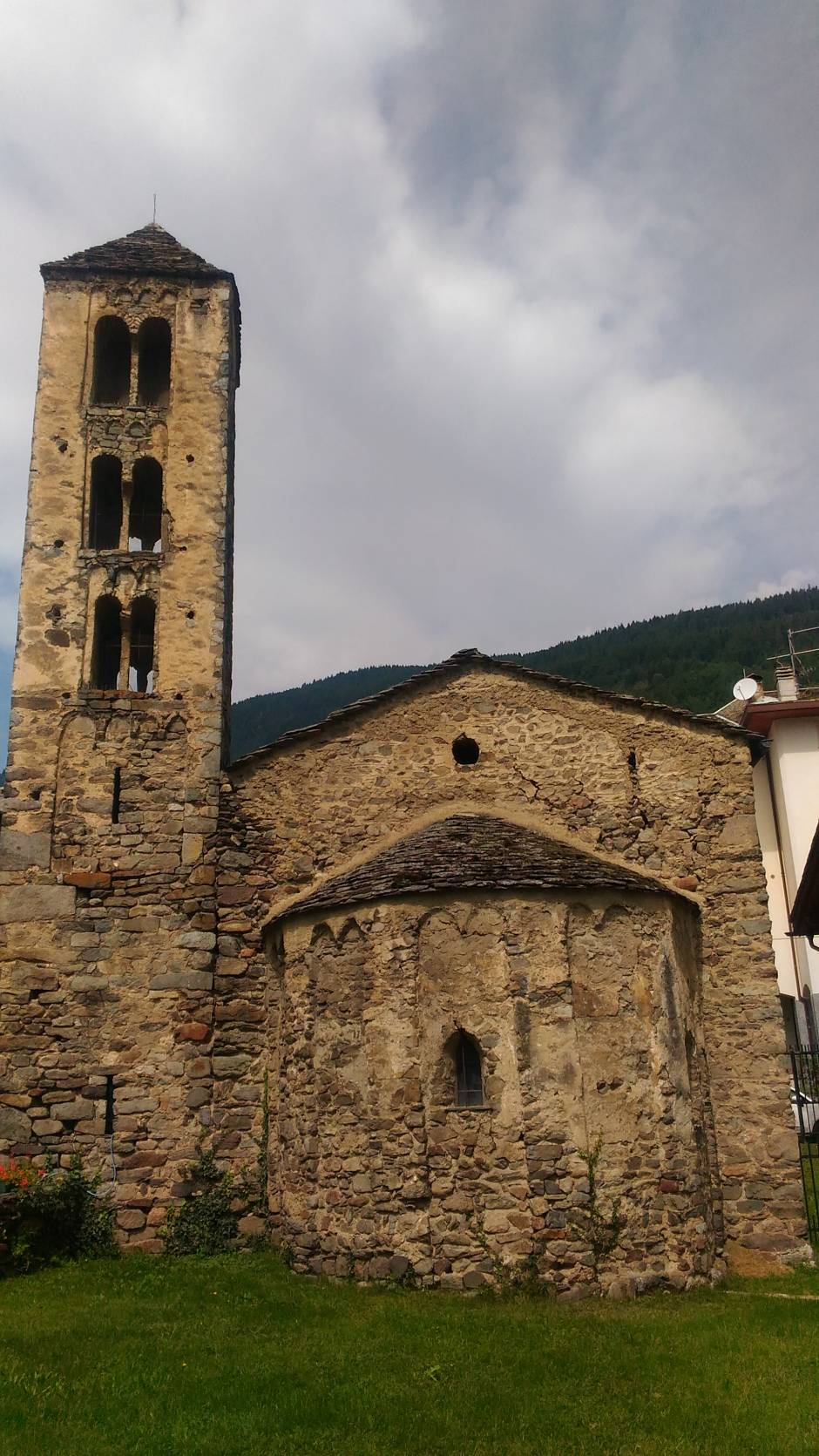 Teglio Chiesa di S. Pietro a Teglio © Gabry Sassone, concorso fotografico TCI Borghi d'Italia