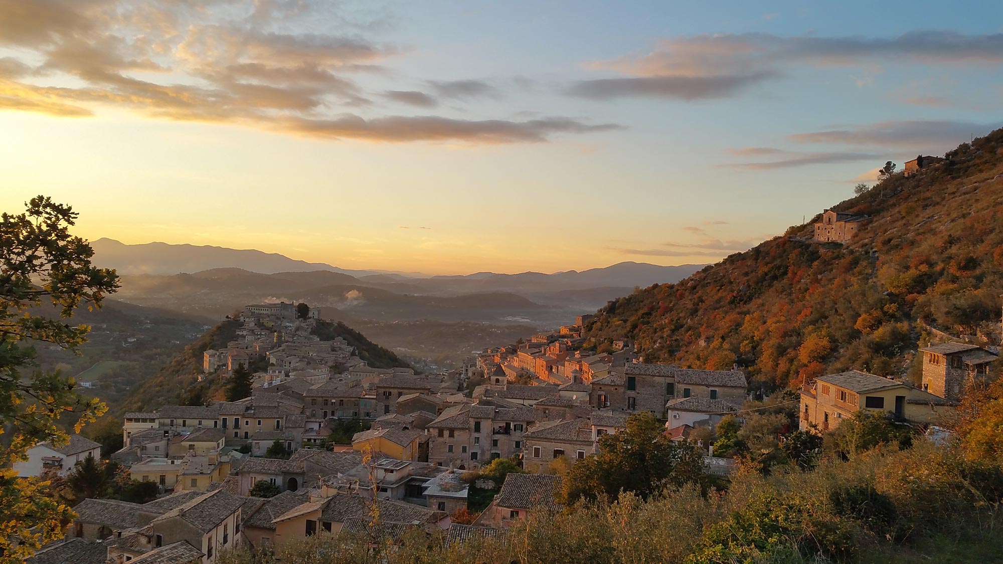 Arpino Arpino al tramonto © Nicola Iafrate, concorso fotografico Borghi d'Italia