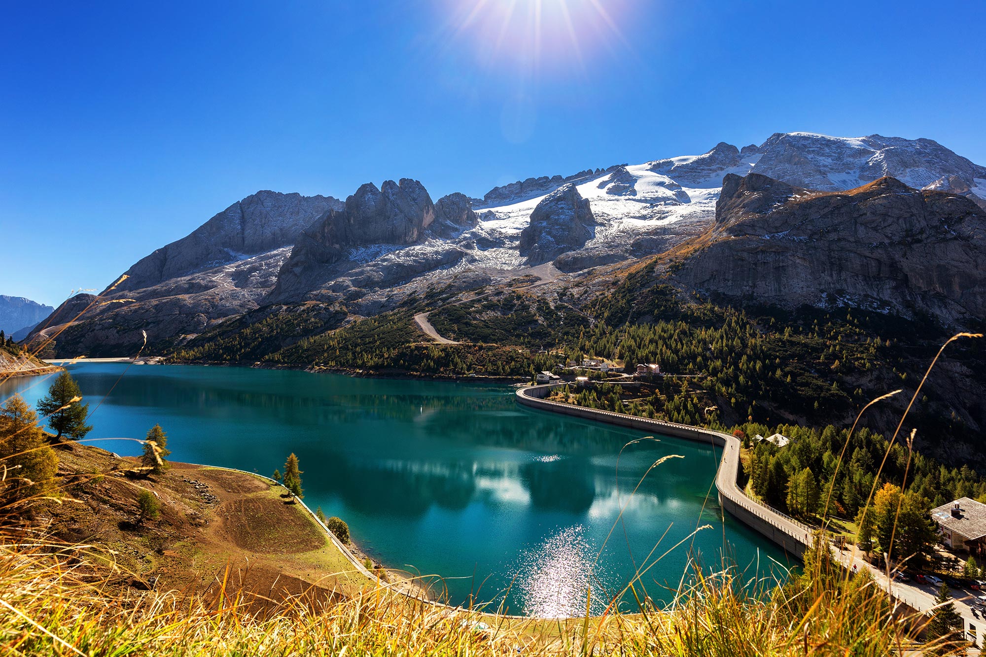 Passo Fedaia Passo Fedaia e l’omonimo lago alle pendici della Marmolada © Adobe Stock/lorenza62