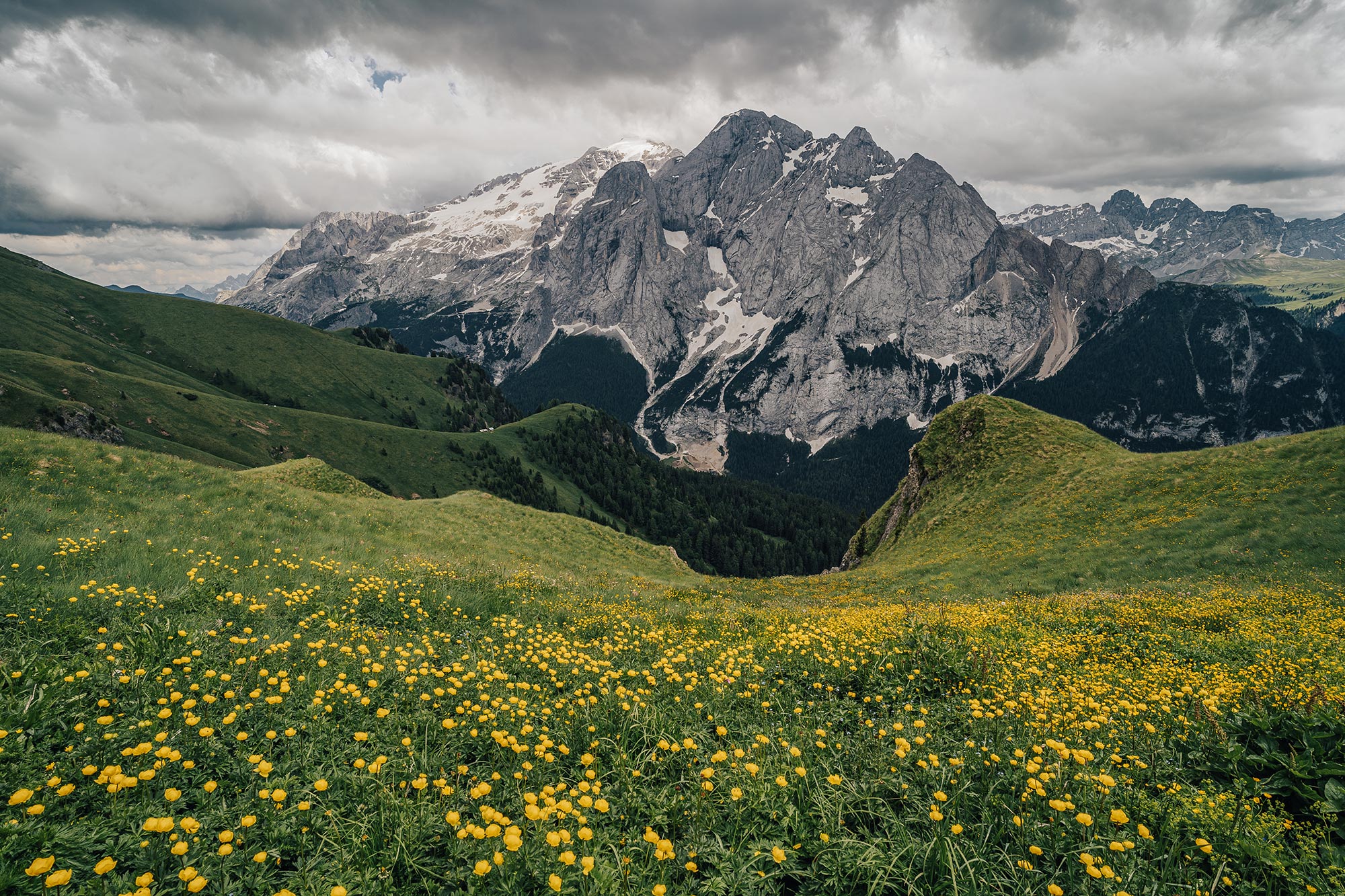 Passo Fedaia La Marmolada con Punta Penia, la vetta più alta di tutte le Dolomiti © Shutterstock/Ondra Vacek