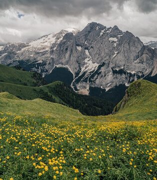 Passo Fedaia La Marmolada con Punta Penia, la vetta più alta di tutte le Dolomiti © Shutterstock/Ondra Vacek