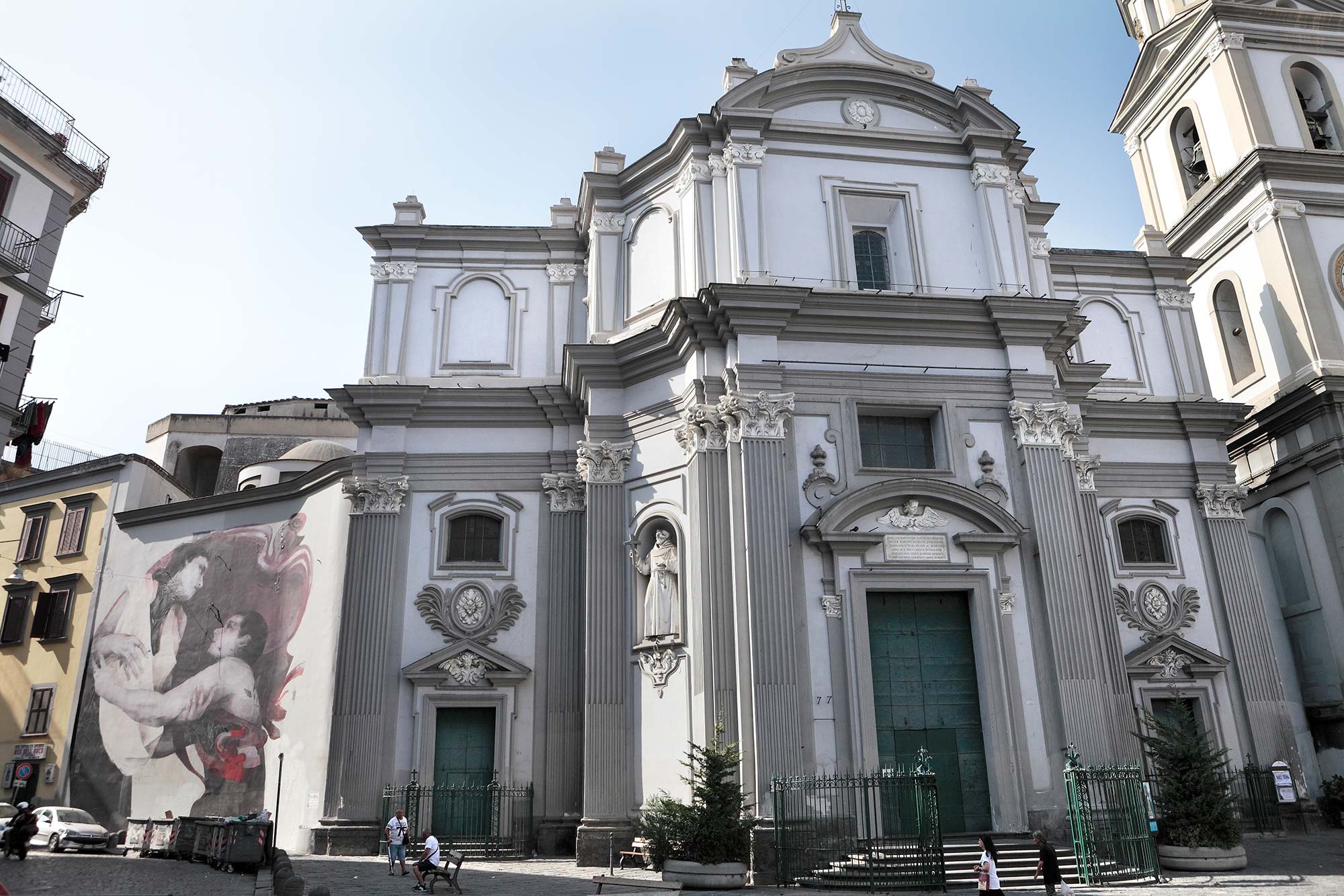 Street art tour al Rione Sanità Resis-ti-amo, il murales Francisco Bosoletti, e la chiesa di S. Maria della Sanità © Fondazione di Comunità San Gennaro