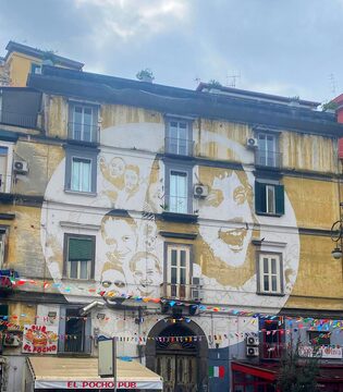 Street art tour al Rione Sanità Luce, il murales di Tono Cruz © Elisa Zorzin