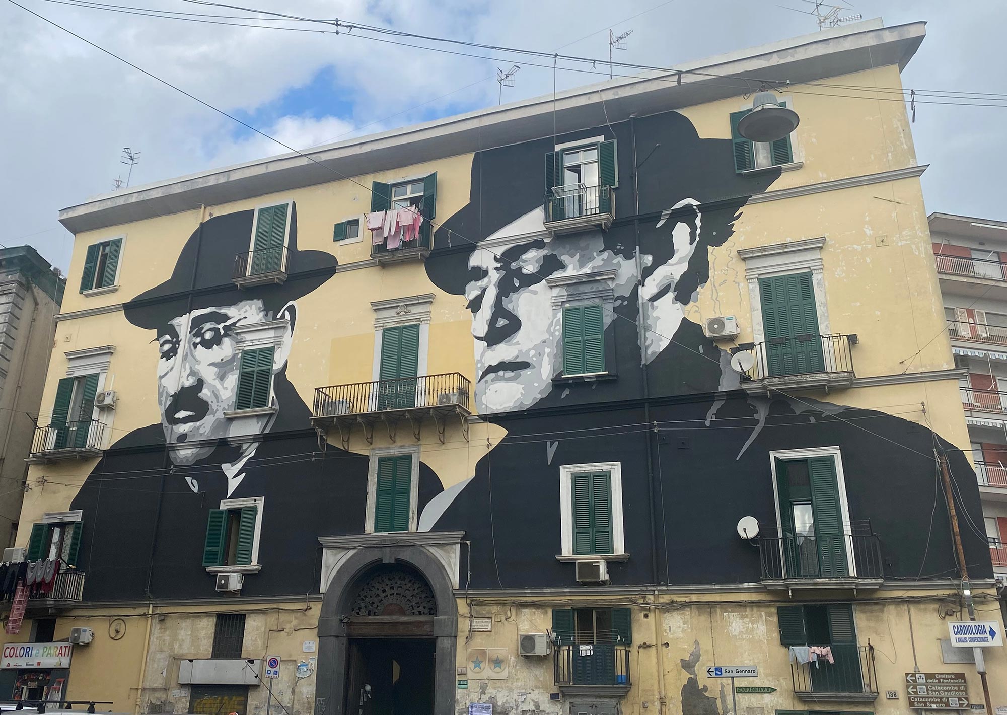 Street art tour al Rione Sanità Totò e Peppino, il murales di Tono Cruz © Elisa Zorzin