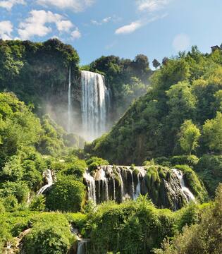 Cascata delle Marmore La Cascata delle Marmore © MilaCroft/Shutterstock.com