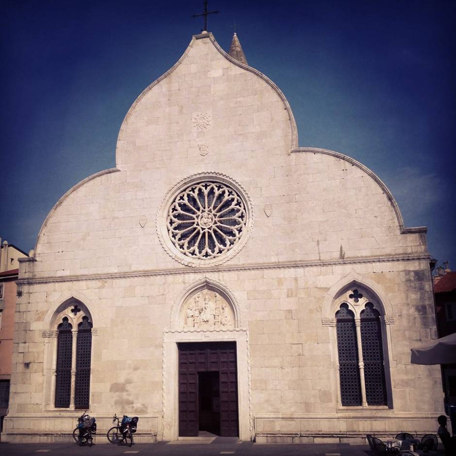 Muggia La facciata del Duomo di Muggia © Edoardo Tontoranelli, concorso fotografico TCI Italia in Bicicletta