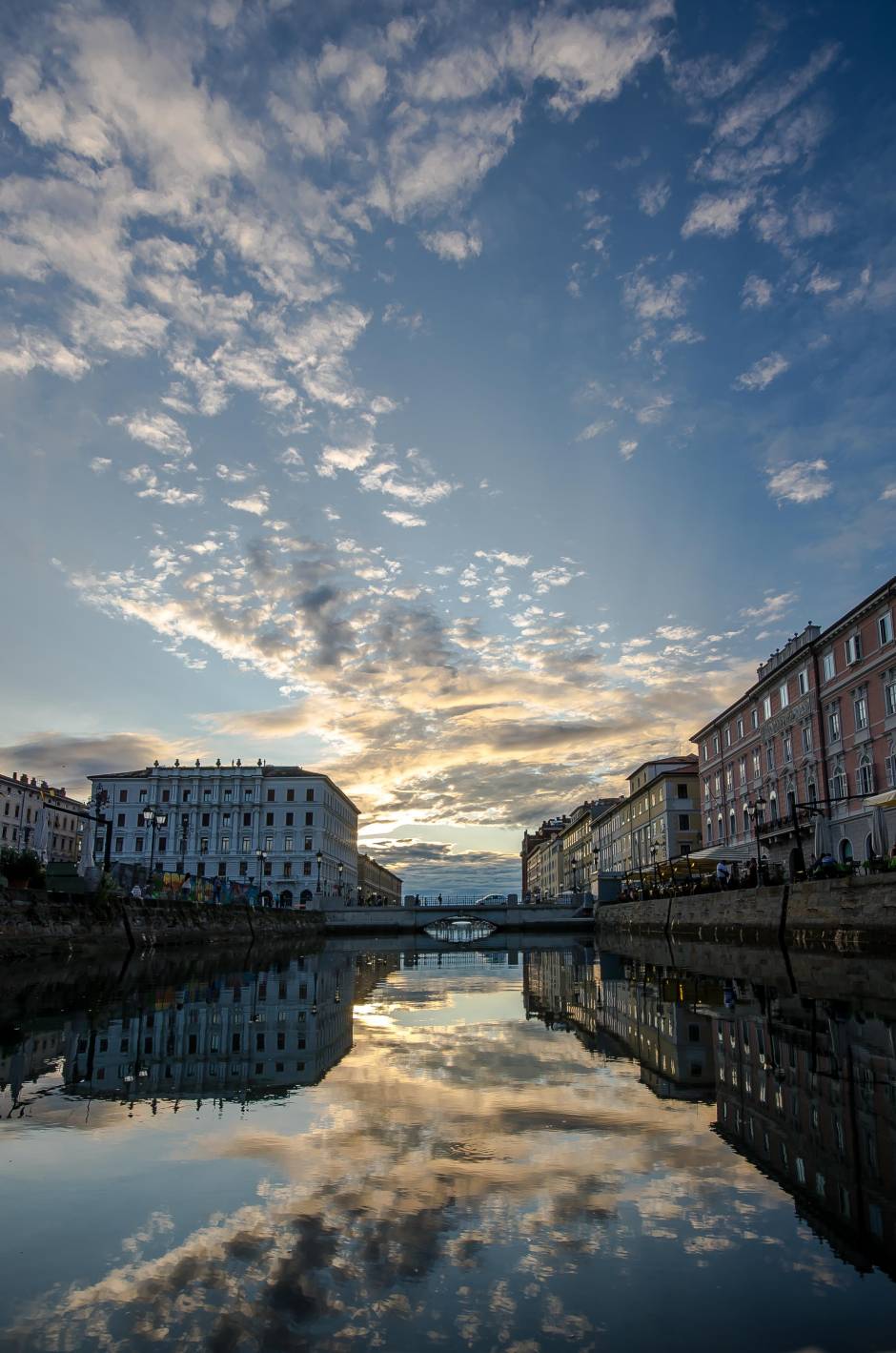 Canale Grande Il Canale Grande di Trieste © Sisto Colombo, concorso fotografico TCI I paesaggi del cibo