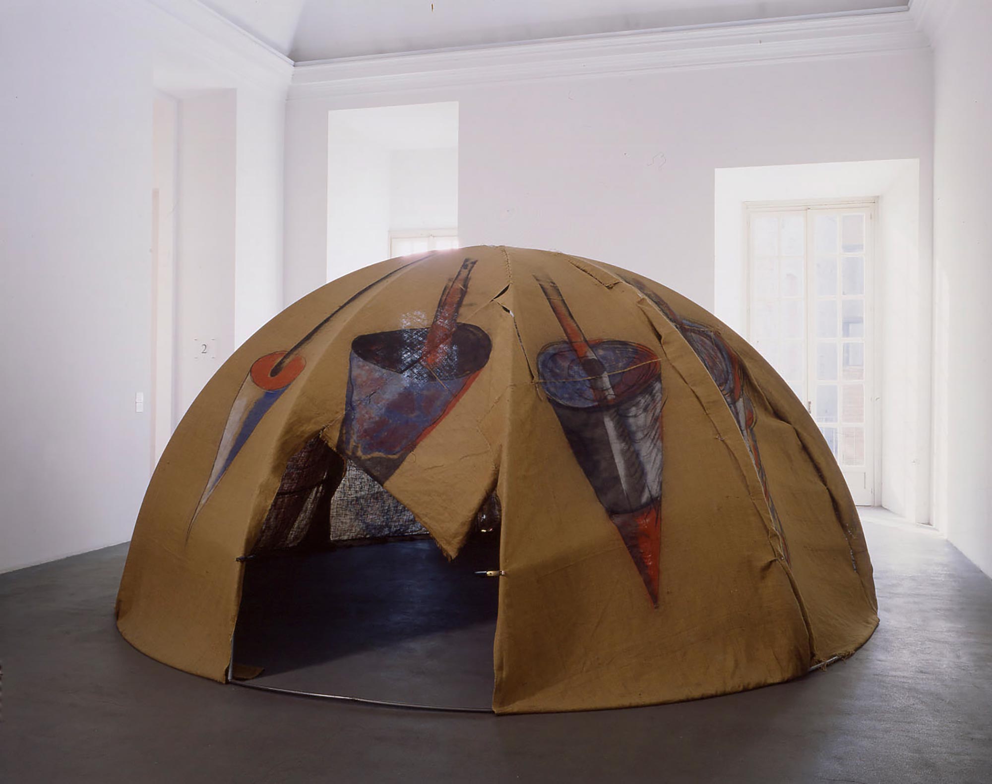 Castello di Rivoli Igloo (Tenda di Gheddafi), opera di Mario Merz al Museo d’Arte Contemporanea del Castello di Rivoli © Turismo Torino e Provincia