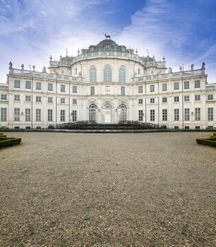 Palazzina di Caccia di Stupinigi L’esterno della Palazzina di Caccia di Stupinigi © Roberto Borgo