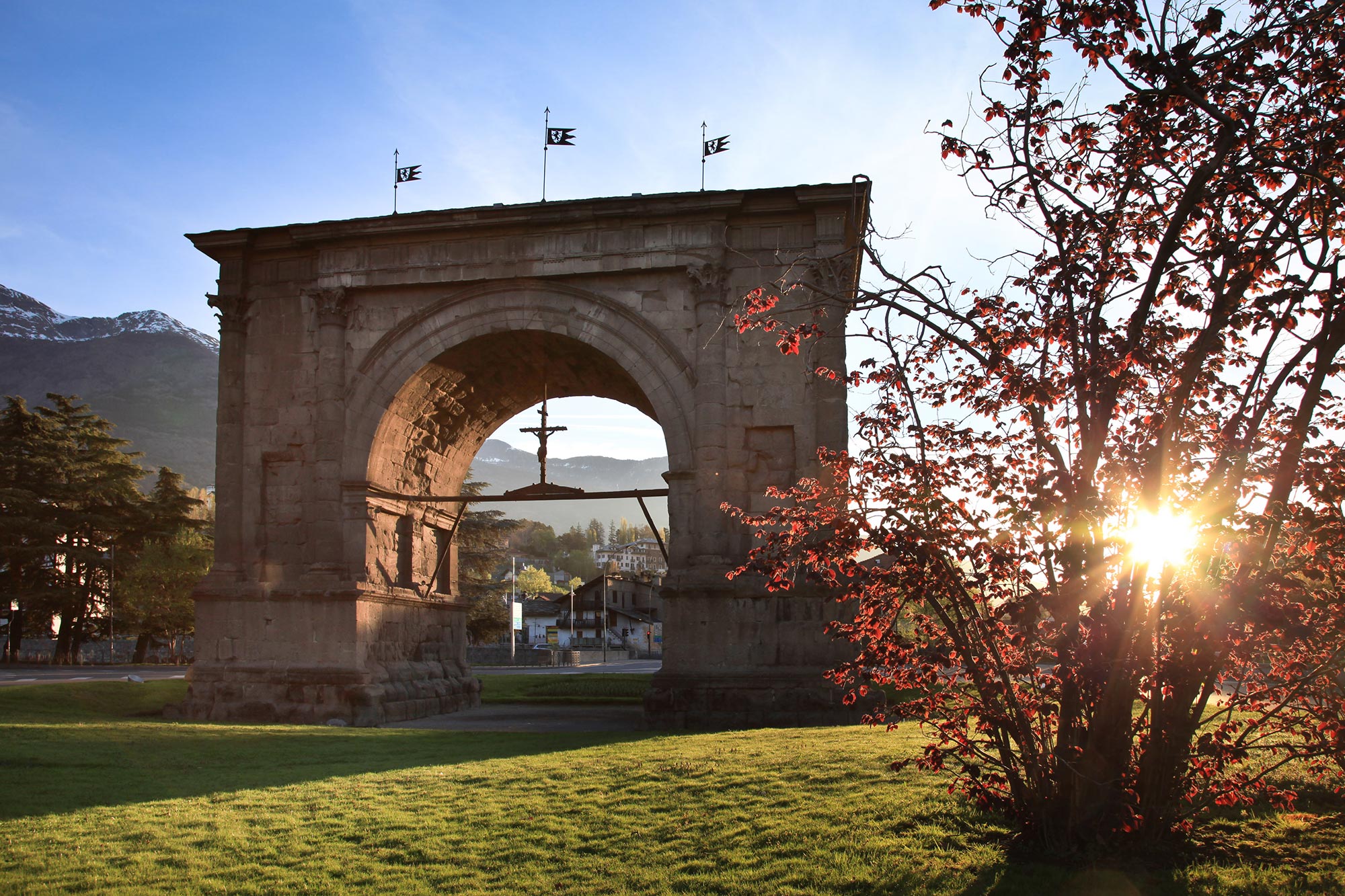 Il decumanus maximus L'arco di Augusto © Enrico Romanzi, Archivio Regione Autonoma Valle d'Aosta