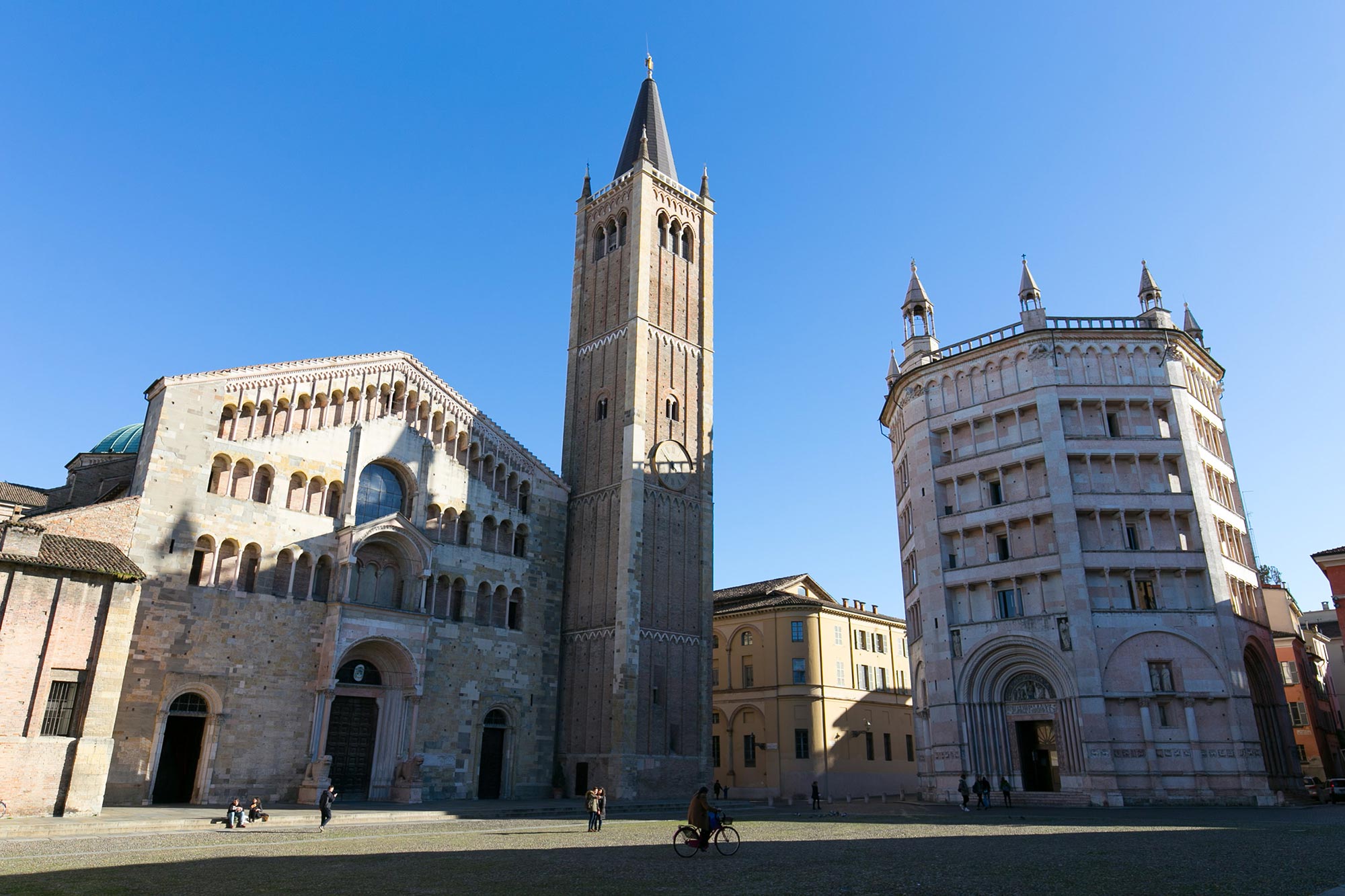 Piazza Duomo Il Duomo e il Battistero di Parma © Comune di Parma
