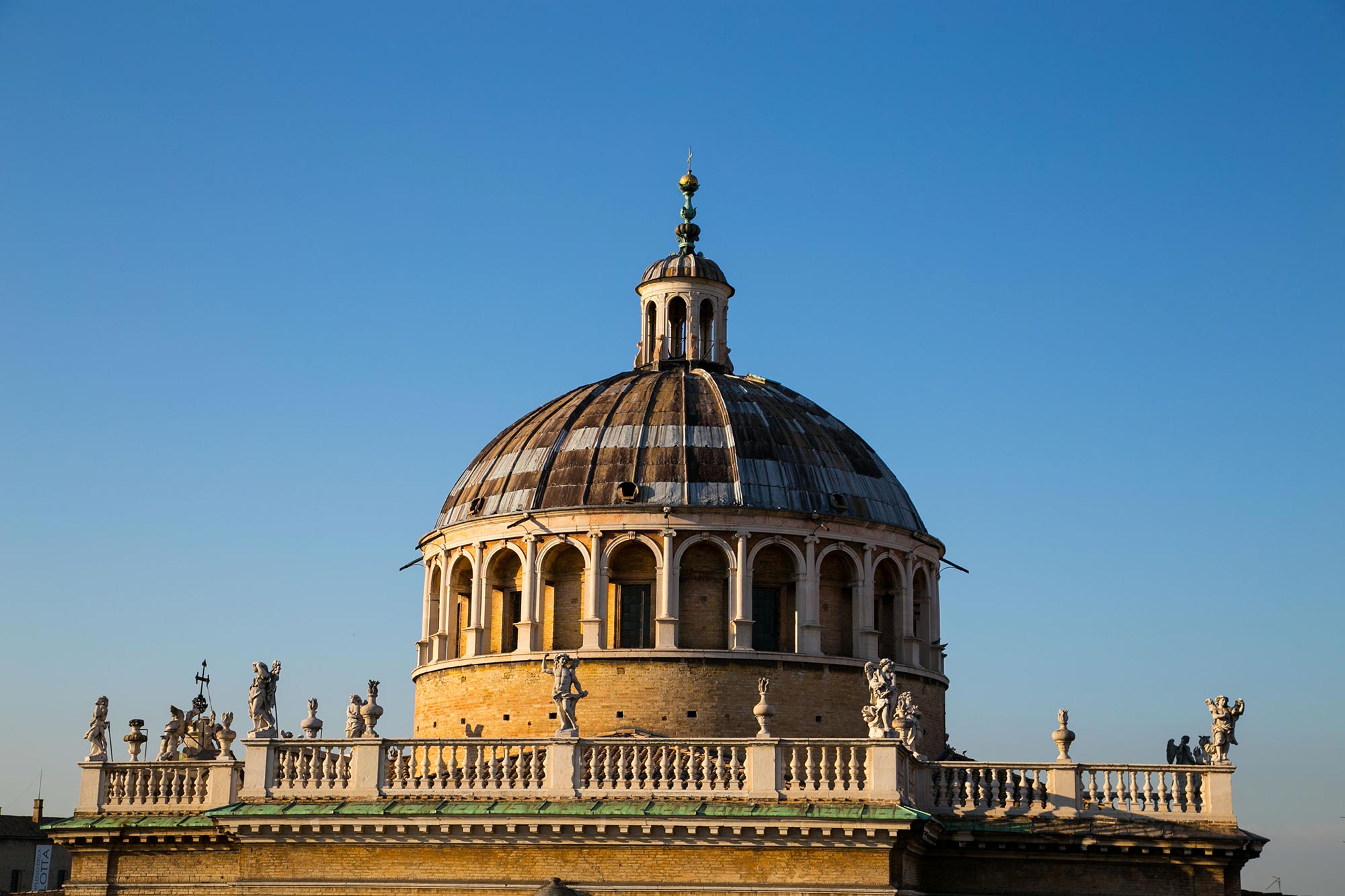 Piazza Garibaldi La cupola della Basilica di Santa Maria della Steccata © Comune di Parma