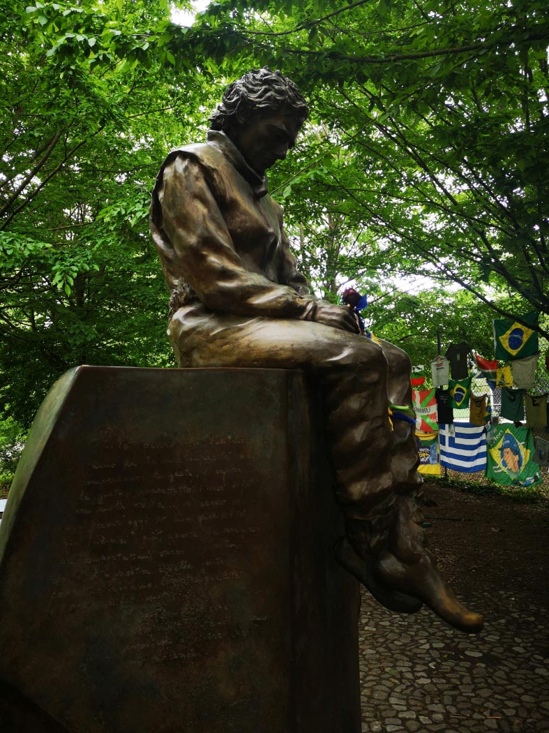 Parco delle Acque Minerali Parco delle Acque Minerali e la statua dedicata ad Ayrton Senna © Luciano Costa