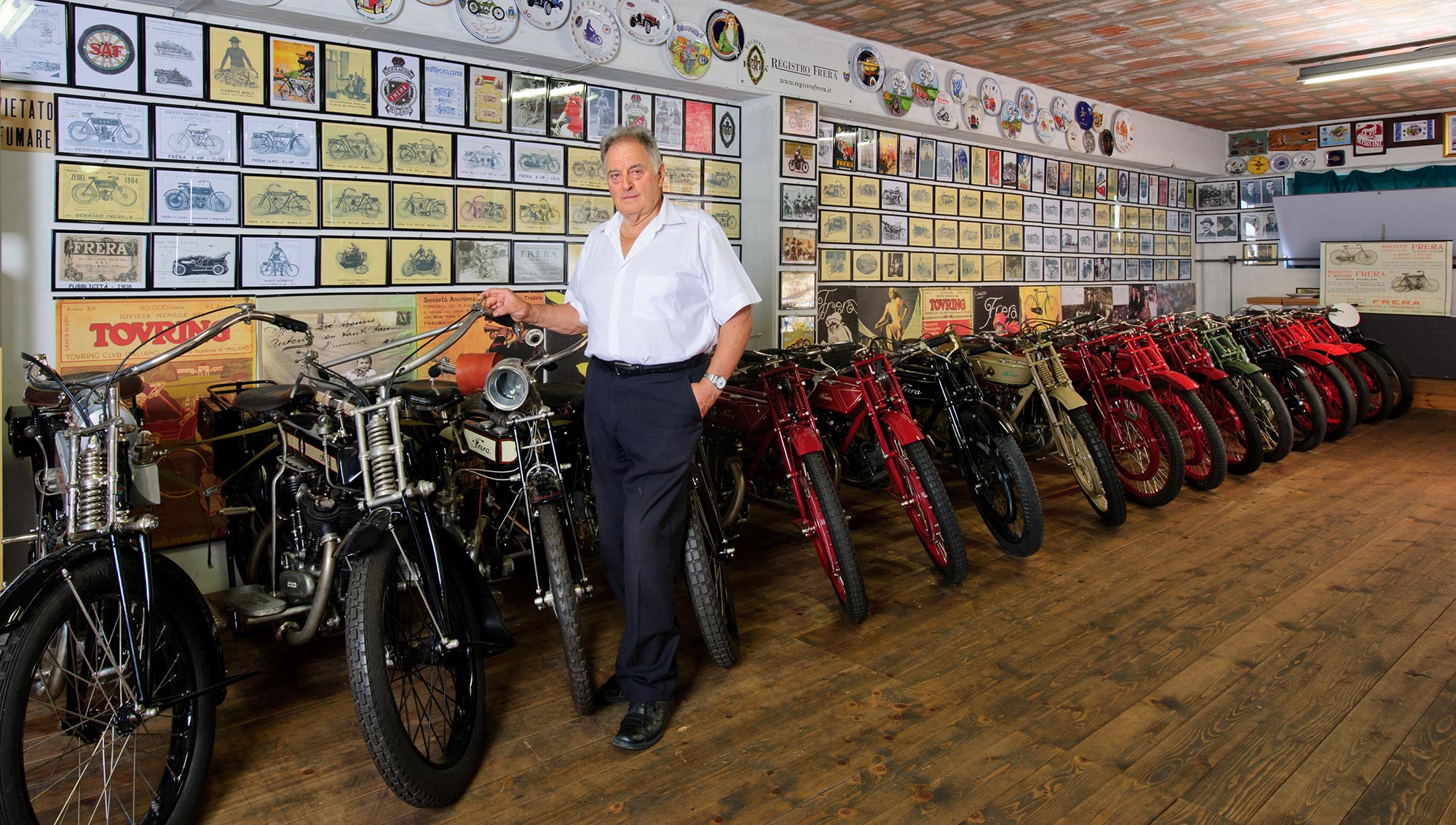 Collezione Benito Battilani Benito Battilani nella sala delle moto Frera alla Collezione Battilani © Benito Battilani