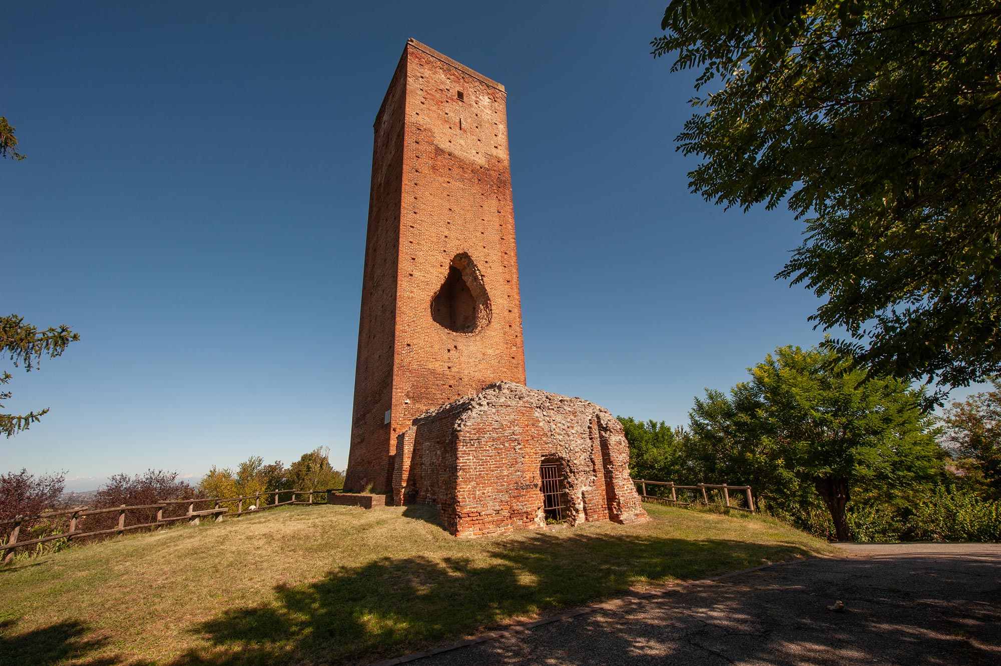 San Salvatore Monferrato La Torre Paleologa di San Salvatore Monferrato, simbolo del paese © spinetta/ Shutterstock.com