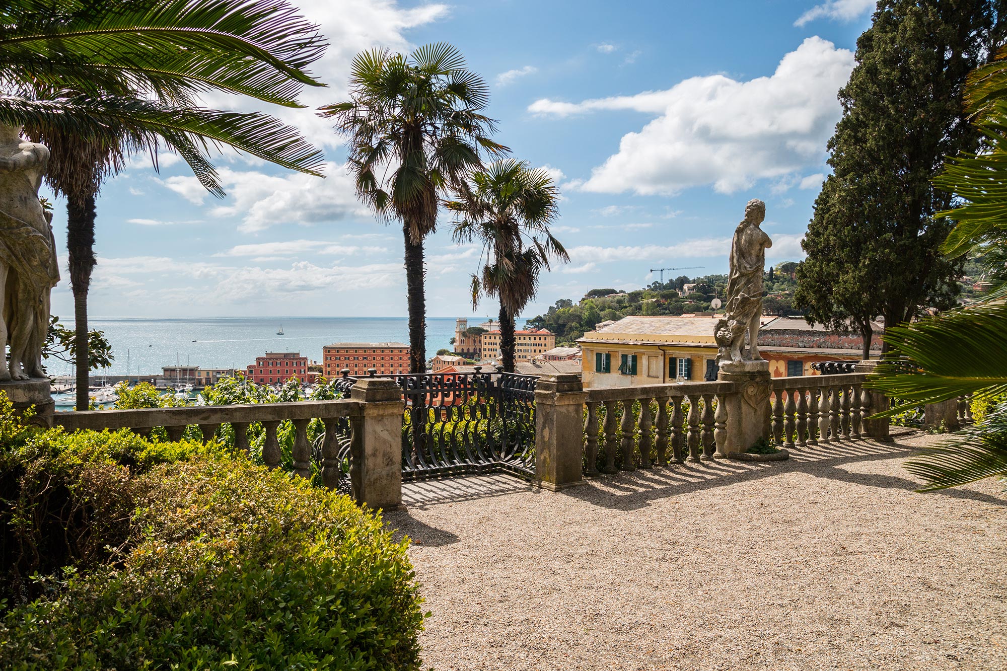 Santa Margherita Ligure Vista sul golfo di Santa Margherita Ligure dal parco di Villa Durazzo © gab90/Shutterstock.com