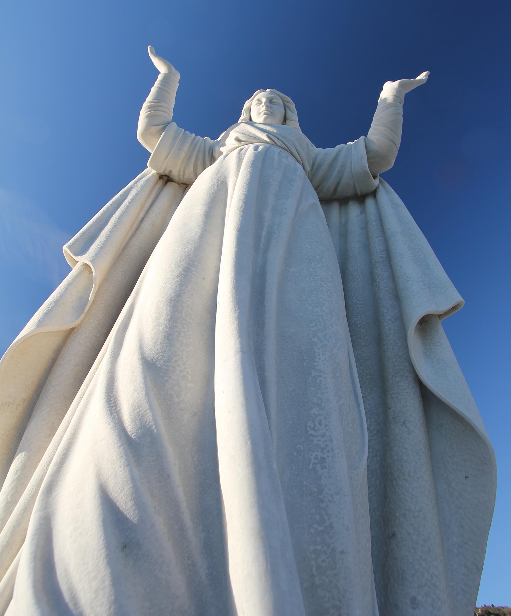 Santa Margherita Ligure Statua della Madonna all'ingresso de porto di Santa Margherita Ligure © Stefano Lavagna, concorso fotografico TCI Cieli d'Italia