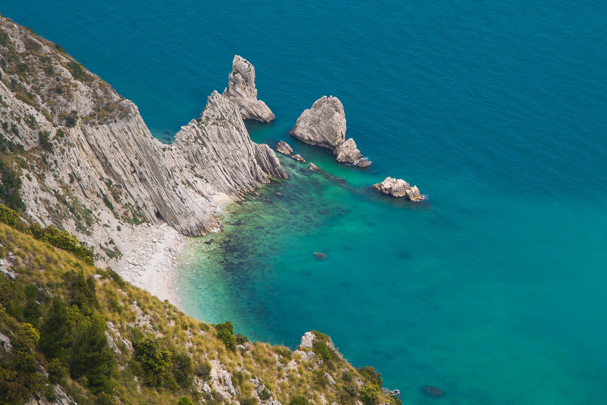 Il Parco Regionale Naturale del Conero La spiaggia delle Due Sorelle © Buffy1982/Shutterstock.com