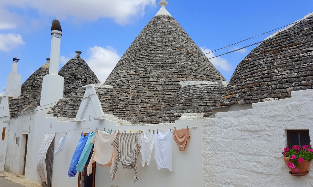Alberobello Alberobello e i panni stesi, il volto vero del borgo © Simonetta Benetollo, concorso fotografico TCI Borghi d'Italia