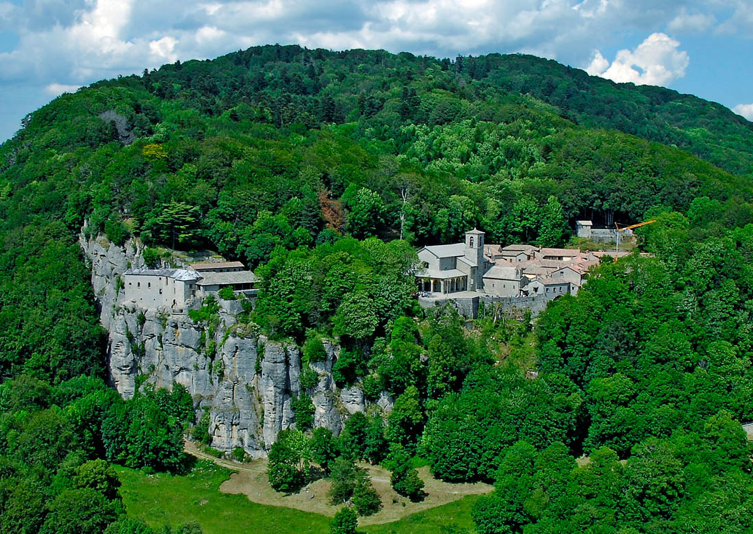 La Verna Il Santuario della Verna incastonato nella Roccia © Archivio fotografico Santuario della Verna