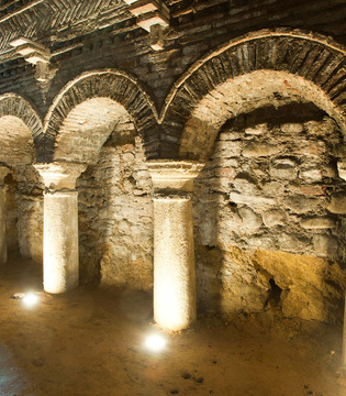 Santarcangelo Ingresso e colonne - grotta comunale © Fabrizio Ardito
