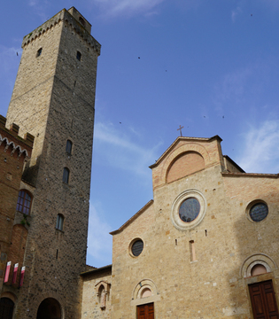Palazzo Comunale Pinacoteca Torre Grossa © A. Rossi, Camaleo S.r.l (Roma)