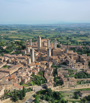 Veduta aerea di San Gimignano © A. Rossi, Camaleo S.r.l (Roma)
