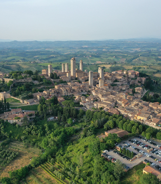Veduta aerea di San Gimignano © A. Rossi, Camaleo S.r.l (Roma)