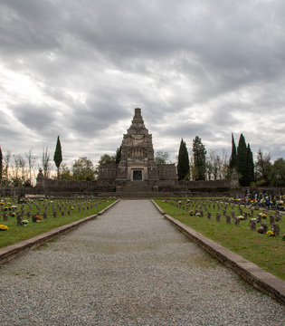Cimitero di Crespi d'Adda © A. Rossi, Camaleo S.r.l (Roma)