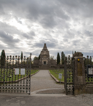 Cimitero di Crespi d'Adda © A. Rossi, Camaleo S.r.l (Roma)