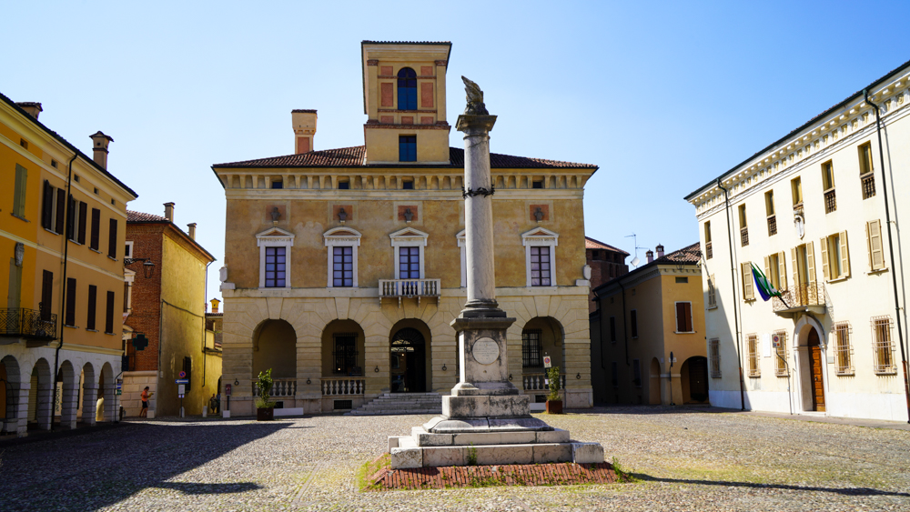 Sabbioneta Piazza Ducale © A. Rossi, Camaleo S.r.l (Roma)