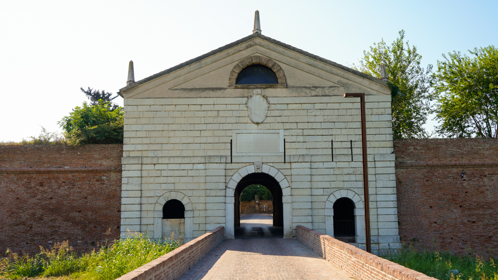 Sabbioneta Porta Imperiale © A. Rossi, Camaleo S.r.l (Roma)