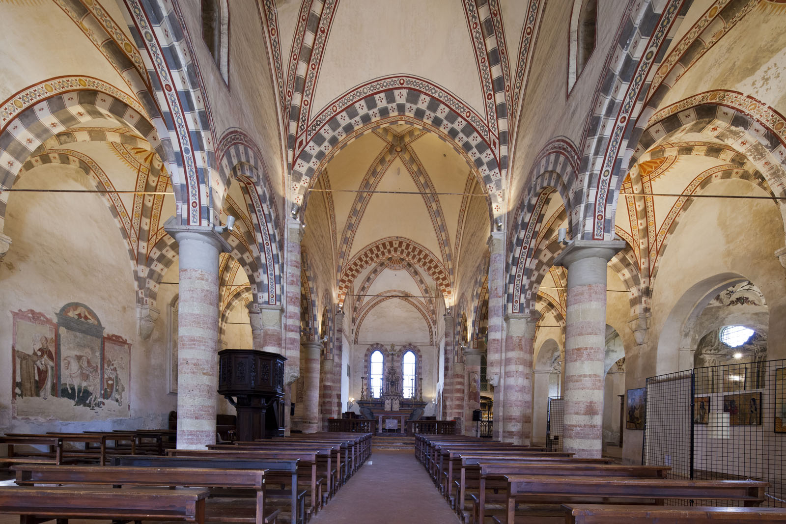 Cassine Chiesa di S. Francesco, interno © F. Cicogna